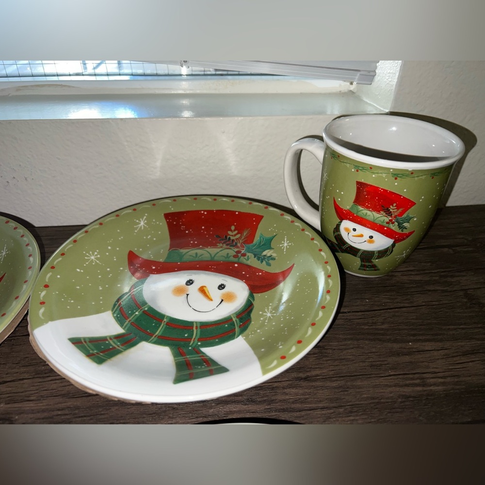 Vtg Studio 33 Green Inspired‎ Frosty the Snowman A Set of 4 Plates